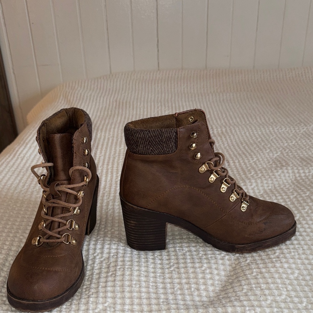 New Look Brown Lace Up Boots with Gold Details